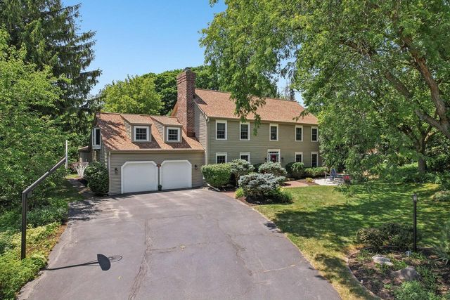 2915 Willaura COURT, Brookfield, WI 53005