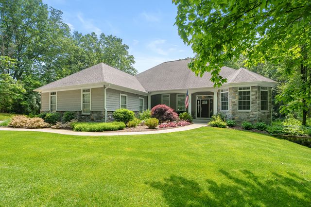 9157 Highland View Drive, Oshtemo Twp, MI 49009