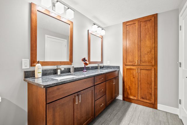 9157 Highland View Drive, Oshtemo Twp, MI 49009
