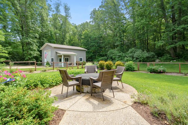 9157 Highland View Drive, Oshtemo Twp, MI 49009