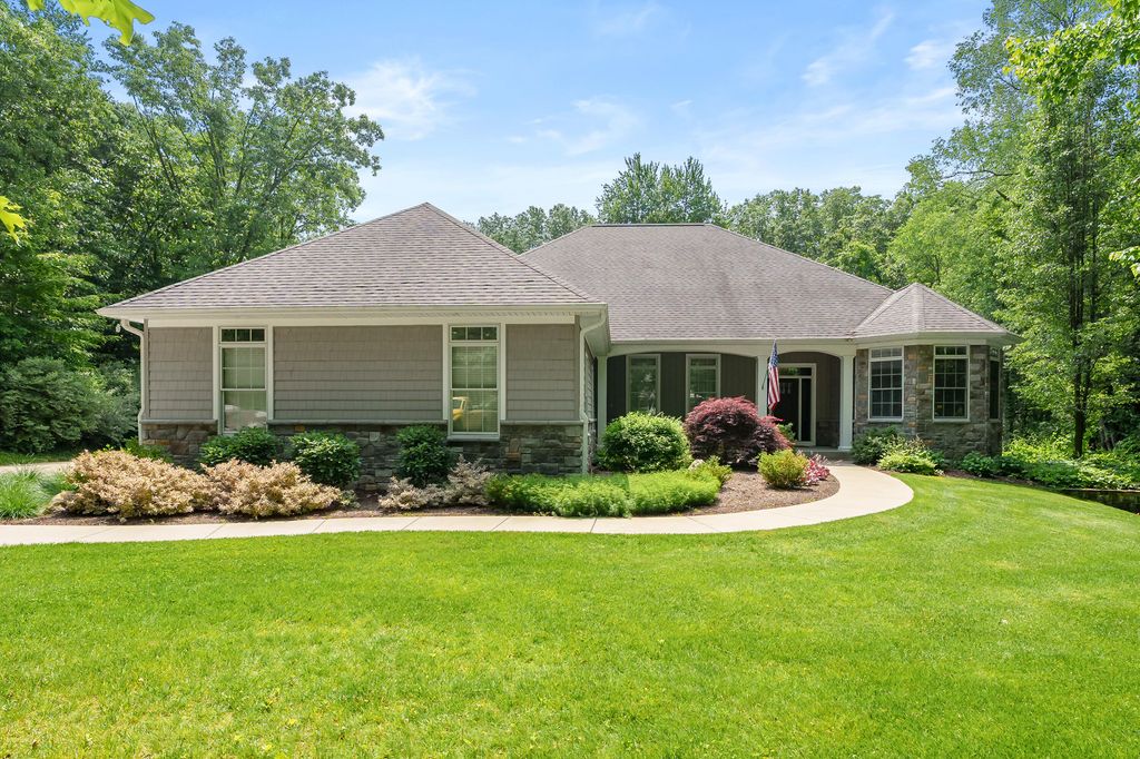 9157 Highland View Drive, Oshtemo Twp, MI 49009