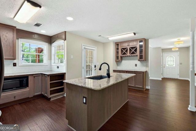 185 Lowell Drive, Sharpsburg, GA 30277