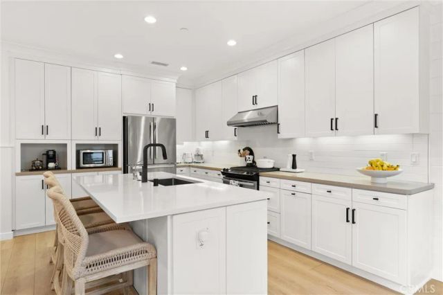 112 Gemstone, Irvine, CA 92620