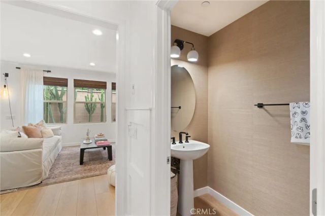 112 Gemstone, Irvine, CA 92620