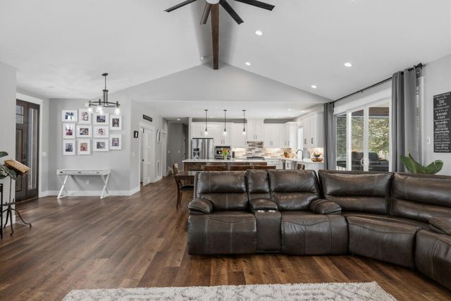 9536 Kestrel Road, Klamath Falls, OR 97601