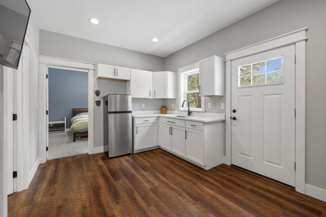 9536 Kestrel Road, Klamath Falls, OR 97601