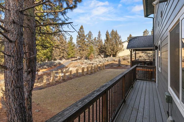 9536 Kestrel Road, Klamath Falls, OR 97601