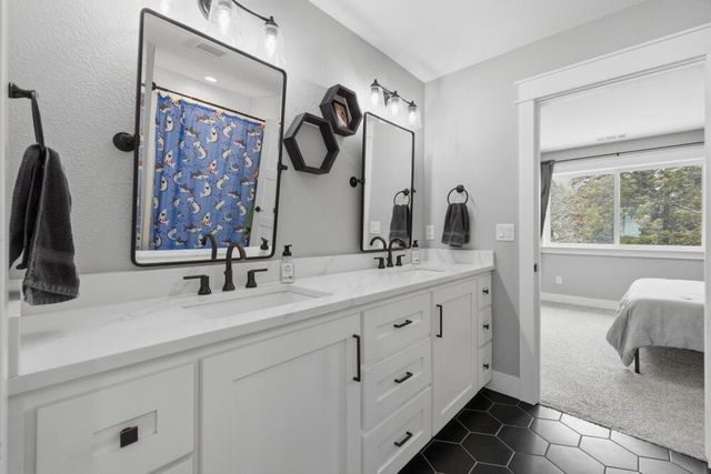 9536 Kestrel Road, Klamath Falls, OR 97601