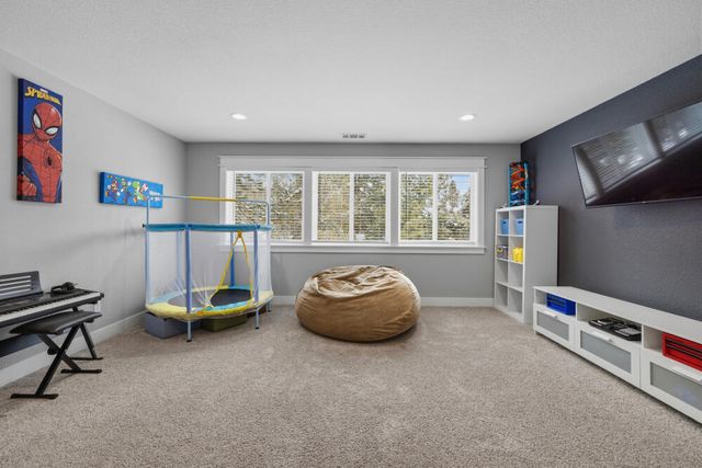 9536 Kestrel Road, Klamath Falls, OR 97601