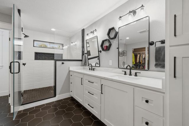 9536 Kestrel Road, Klamath Falls, OR 97601