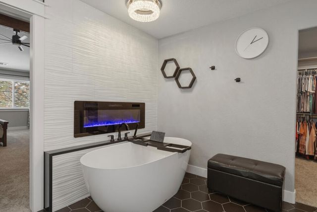 9536 Kestrel Road, Klamath Falls, OR 97601