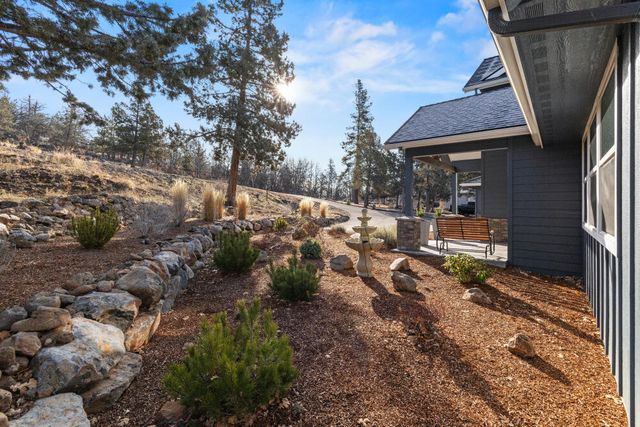 9536 Kestrel Road, Klamath Falls, OR 97601