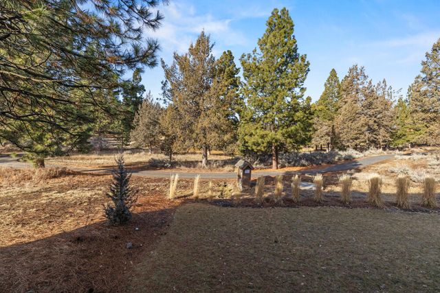 9536 Kestrel Road, Klamath Falls, OR 97601