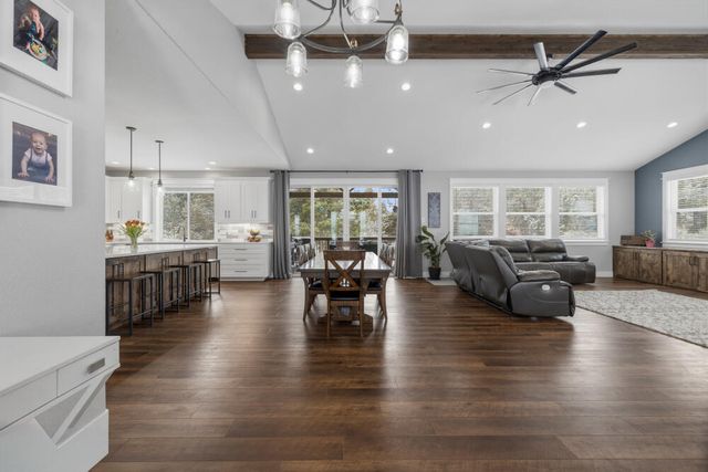 9536 Kestrel Road, Klamath Falls, OR 97601