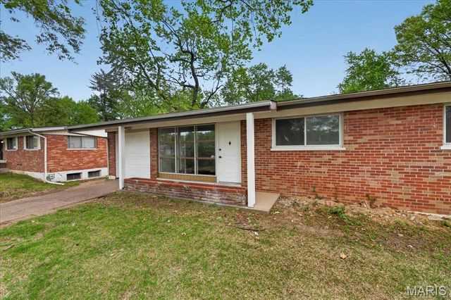 10412 Hallwood Drive, St Louis, MO 63136