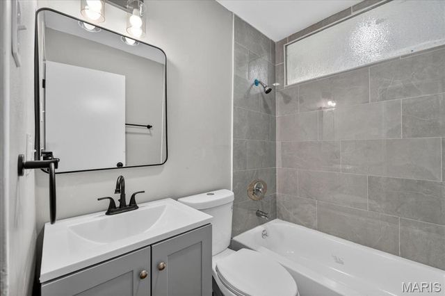10412 Hallwood Drive, St Louis, MO 63136