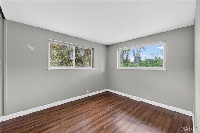 10412 Hallwood Drive, St Louis, MO 63136