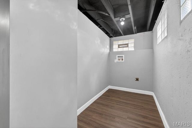 10412 Hallwood Drive, St Louis, MO 63136