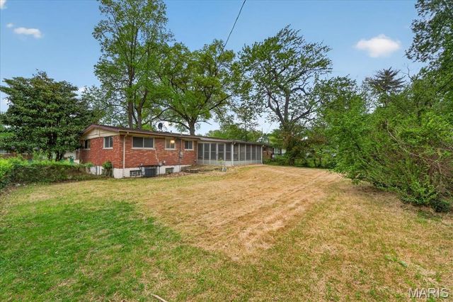 10412 Hallwood Drive, St Louis, MO 63136