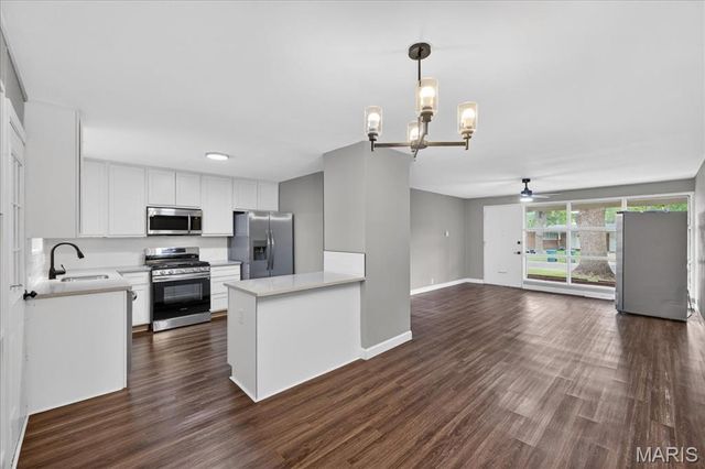 10412 Hallwood Drive, St Louis, MO 63136