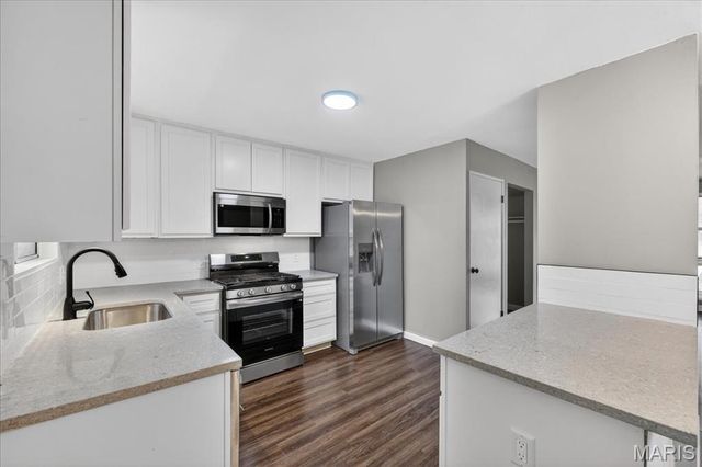 10412 Hallwood Drive, St Louis, MO 63136