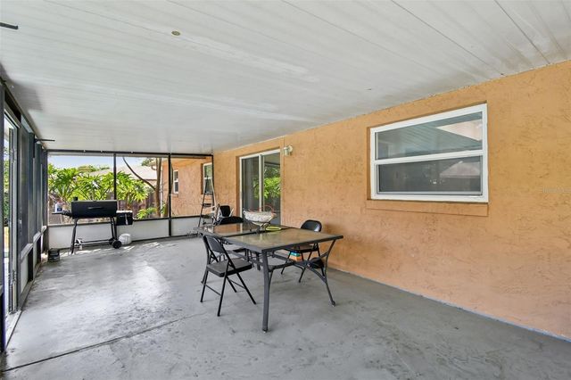 13635 BERKSHIRE COURT, Grand Island, FL 32735