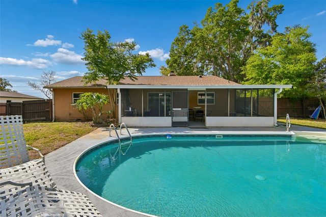 13635 BERKSHIRE COURT, Grand Island, FL 32735