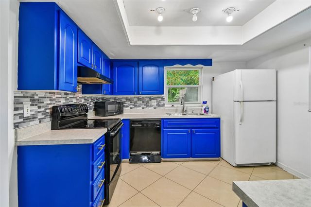 13635 BERKSHIRE COURT, Grand Island, FL 32735