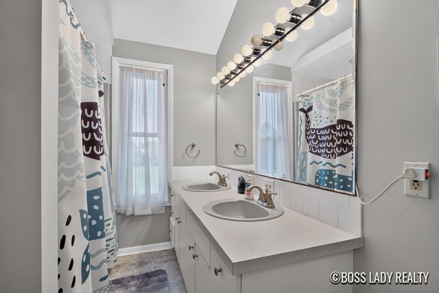 7330 Kalamazoo Avenue SE, Caledonia, MI 49316