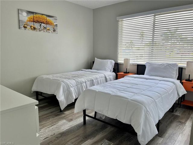 190 Palm DR 1, Naples, FL 34112