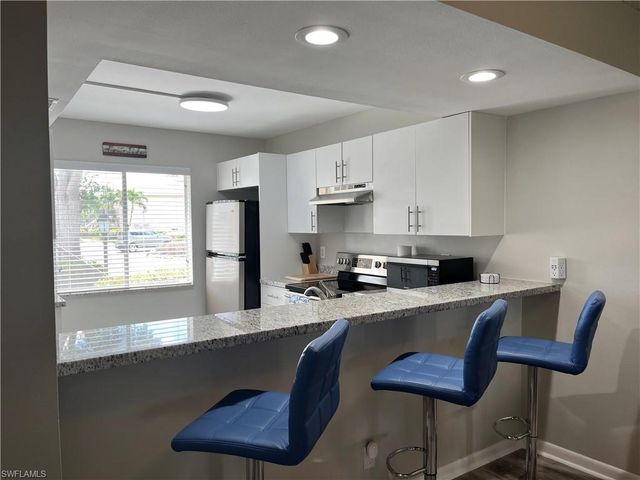 190 Palm DR 1, Naples, FL 34112