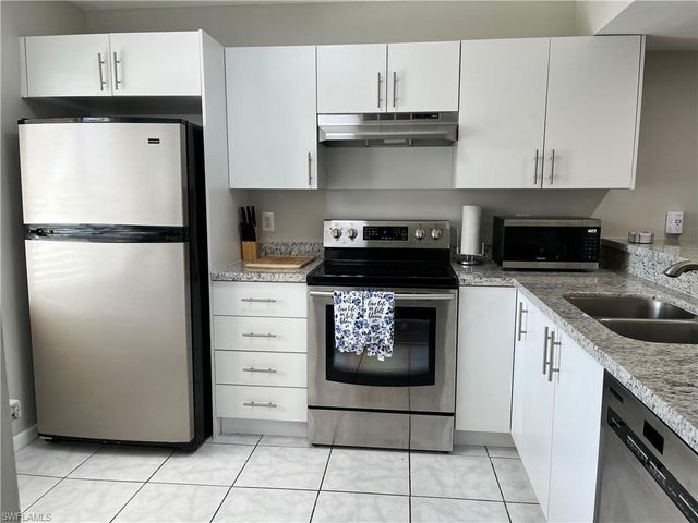 190 Palm DR 1, Naples, FL 34112