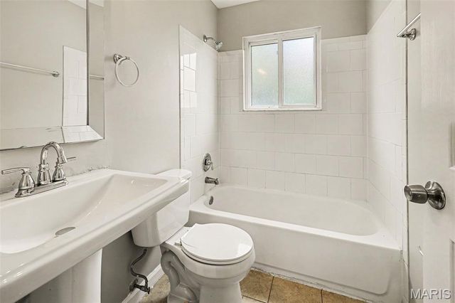 1725 Yaqui Drive, Florissant, MO 63031