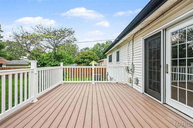 1725 Yaqui Drive, Florissant, MO 63031