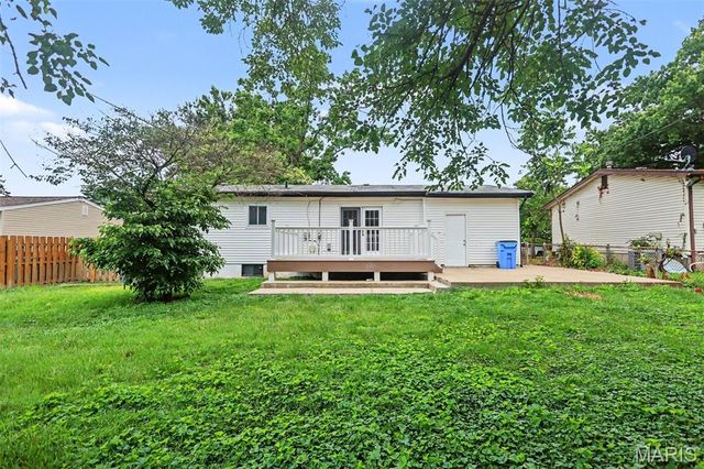 1725 Yaqui Drive, Florissant, MO 63031