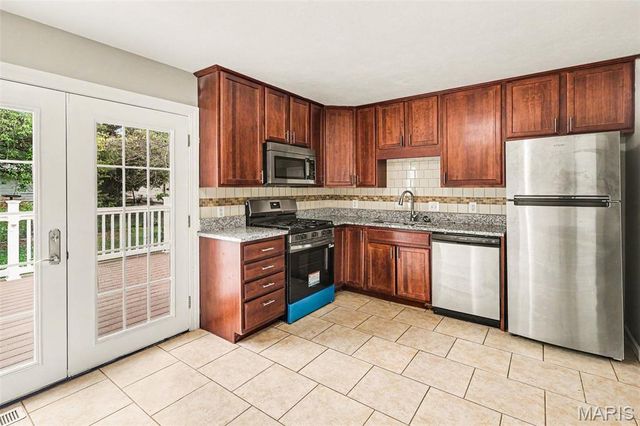 1725 Yaqui Drive, Florissant, MO 63031