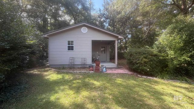 185 Magnolia Loop, Flomaton, AL 36441