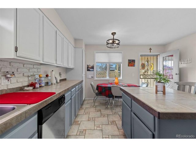 49 Curtis Ct, Broomfield, CO 80020