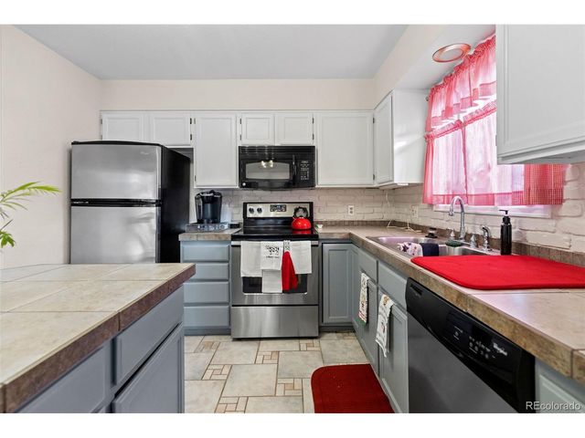 49 Curtis Ct, Broomfield, CO 80020