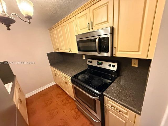 6091 W 22nd Court 407, Hialeah, FL 33016
