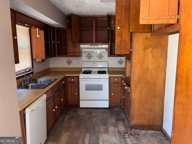667 King Road, Stone Mountain, GA 30088