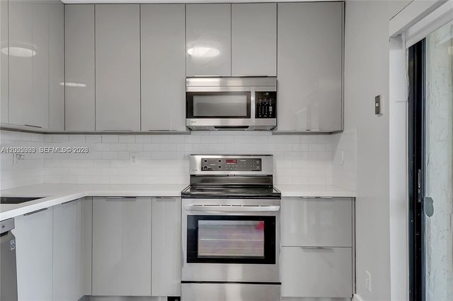 10719 NW 10th St, Pembroke Pines, FL 33026