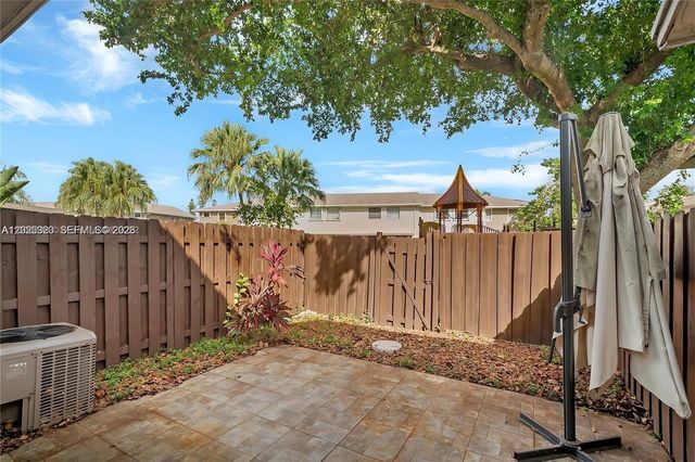 10719 NW 10th St, Pembroke Pines, FL 33026