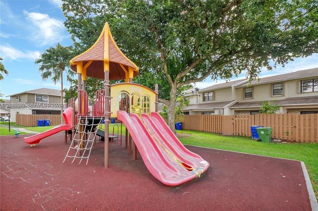 10719 NW 10th St, Pembroke Pines, FL 33026