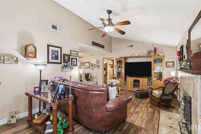 4012 Maris Court, Bakersfield, CA 93313