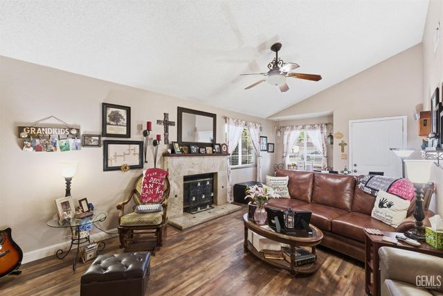 4012 Maris Court, Bakersfield, CA 93313