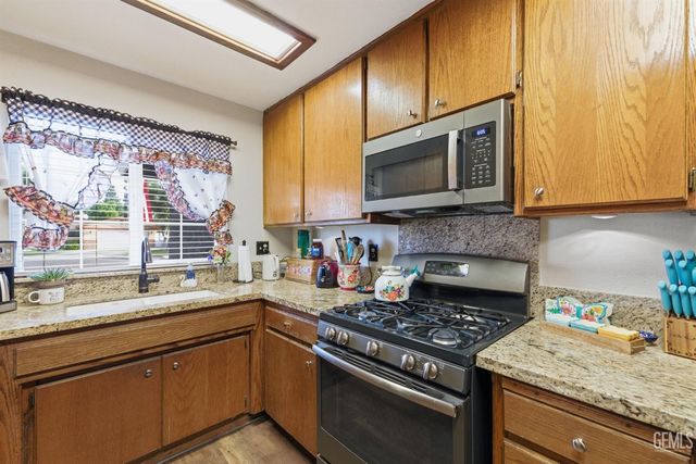 4012 Maris Court, Bakersfield, CA 93313