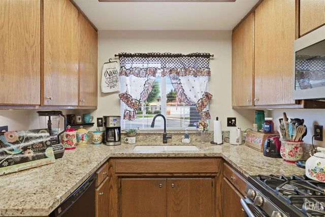 4012 Maris Court, Bakersfield, CA 93313