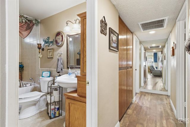 4012 Maris Court, Bakersfield, CA 93313