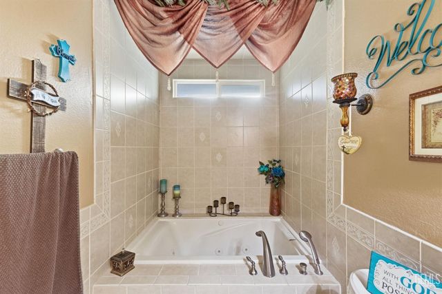 4012 Maris Court, Bakersfield, CA 93313